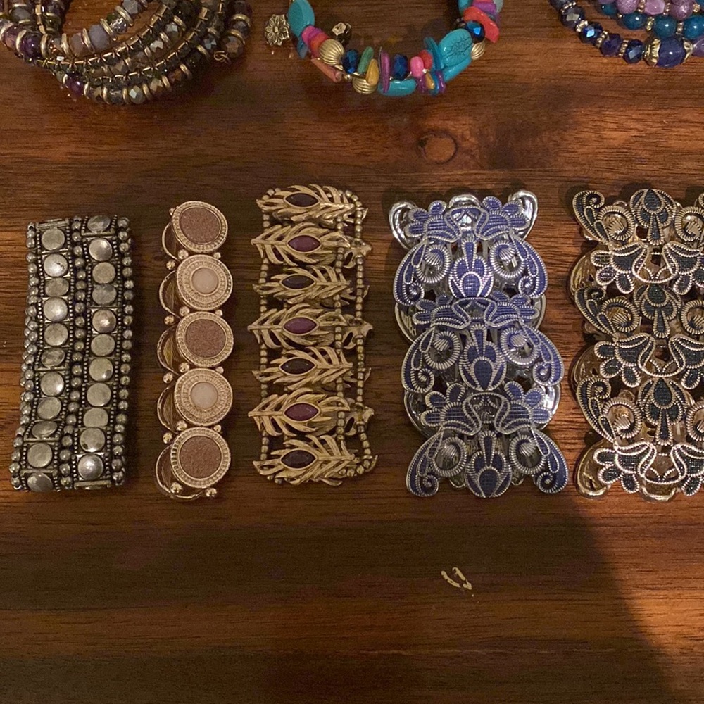 Bracelets. - Picture 2 of 4